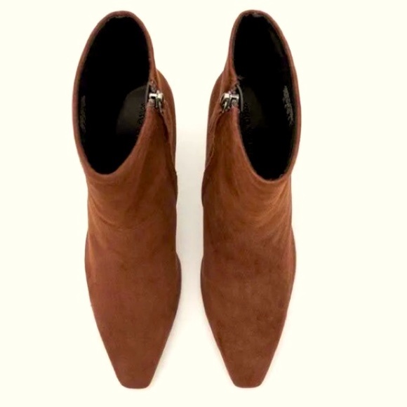 🐥🌷Genuine Suede Who What Wear “Iris” Bootie! - Picture 4 of 9